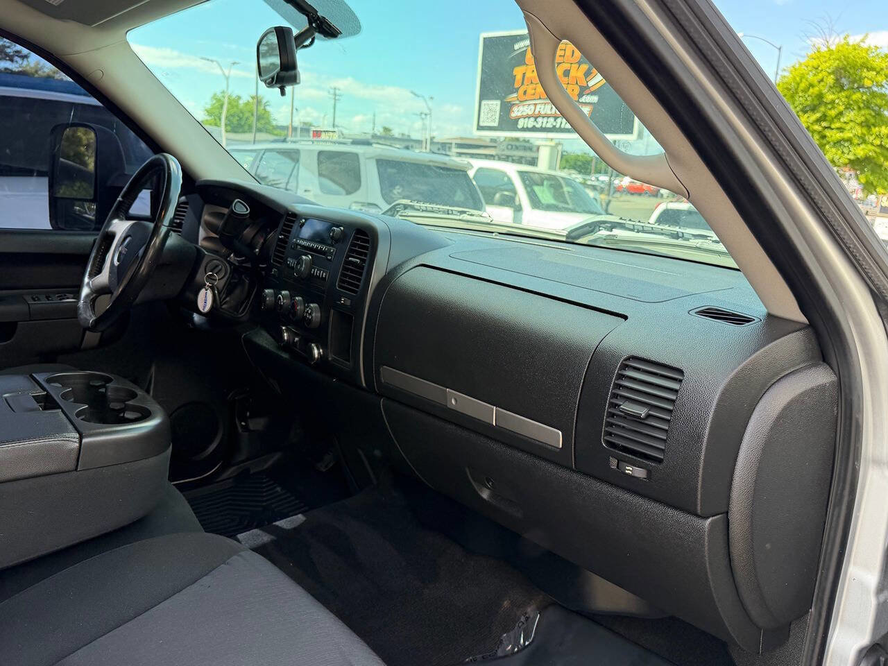 Used 2010 GMC Sierra 2500 SLE w/ Suspension Package, Off-Road image 29