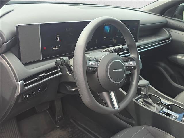 Used 2025 Hyundai Santa Cruz SE FWD image 10