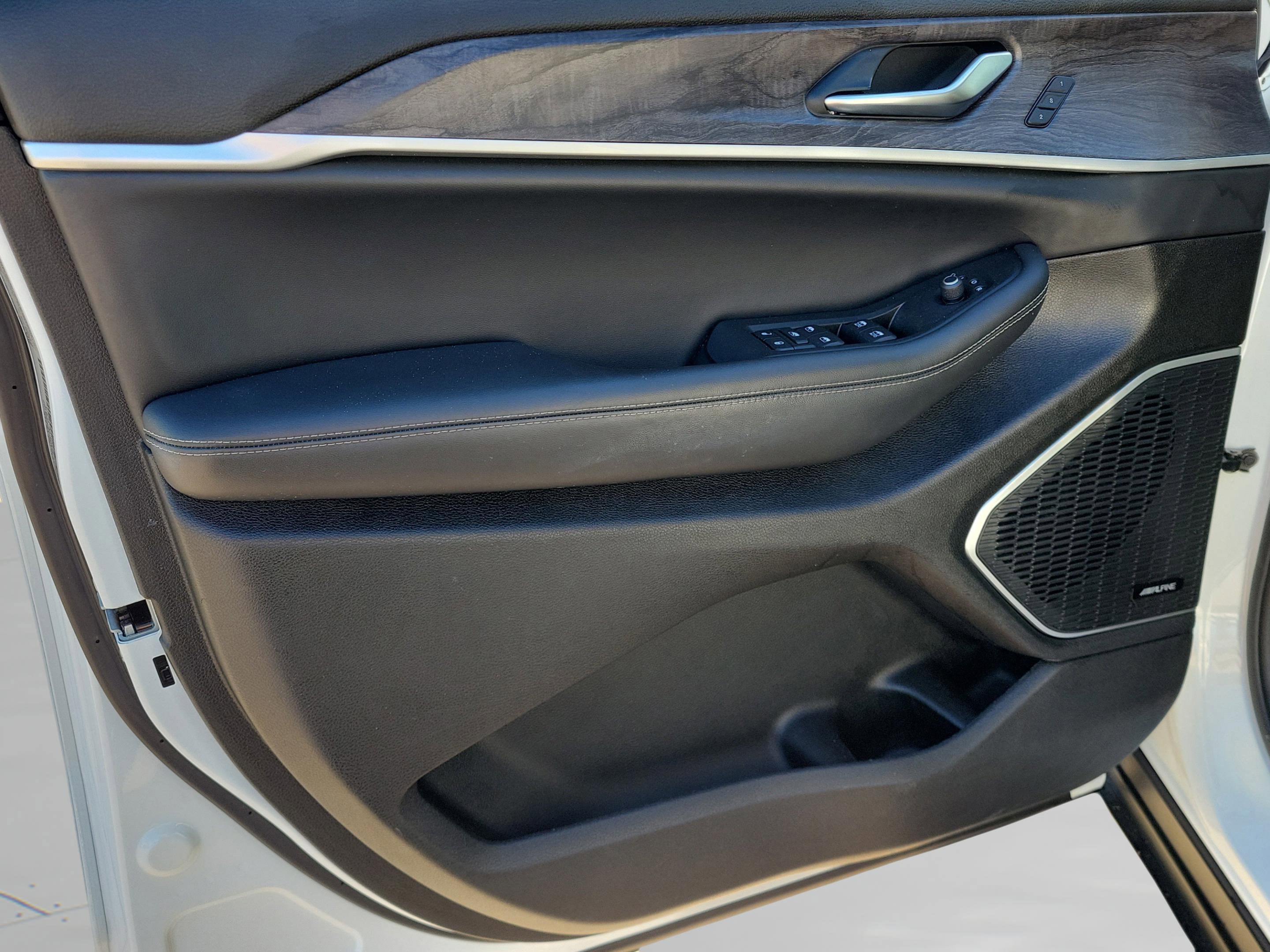 Used 2023 Jeep Grand Cherokee L Limited w/ Black Appearance Package image 20