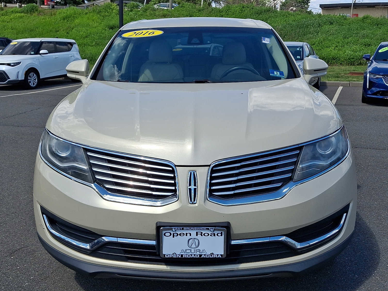 Used 2016 Lincoln MKX Select w/ Select Plus Package AWD/4WD image 2