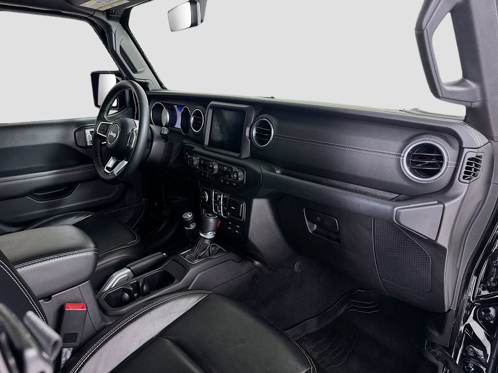 Used 2018 Jeep Wrangler Unlimited Sahara AWD/4WD image 30