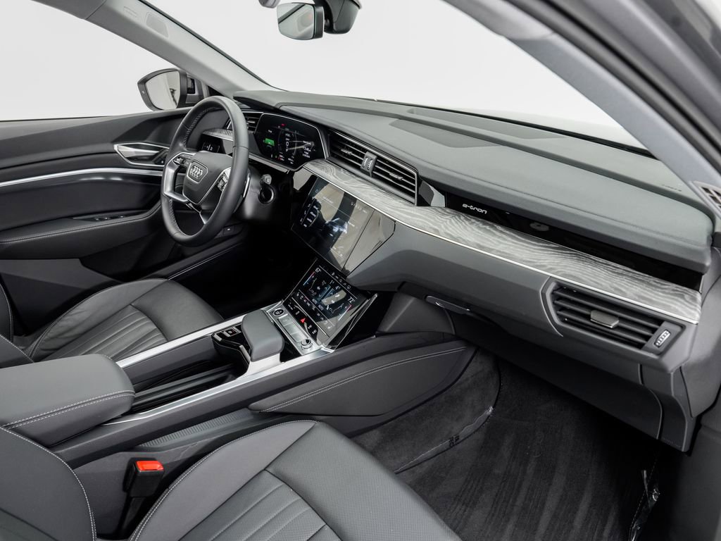 Used 2023 Audi e-tron Premium Plus w/ Premium Plus Package AWD/4WD image 24
