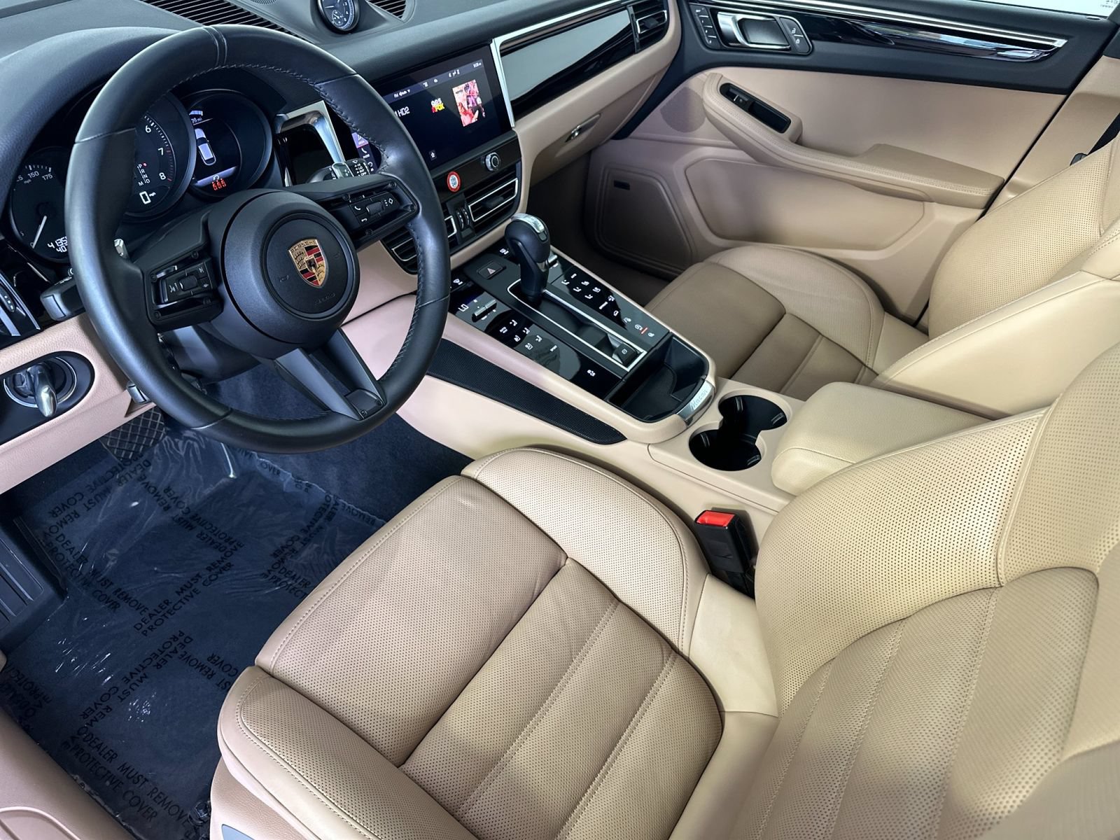 Certified 2023 Porsche Macan AWD/4WD image 4