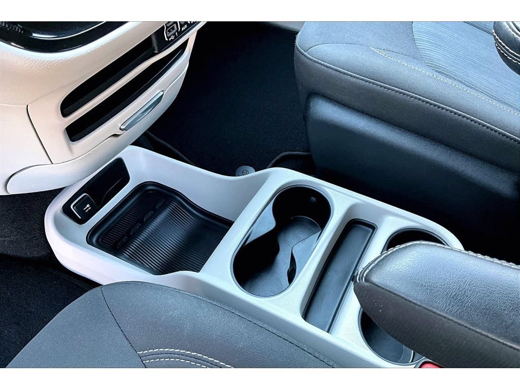Certified 2024 Chrysler Voyager LX FWD image 28