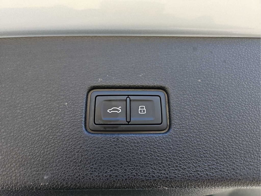Certified 2025 Audi Q8 Premium AWD/4WD image 35