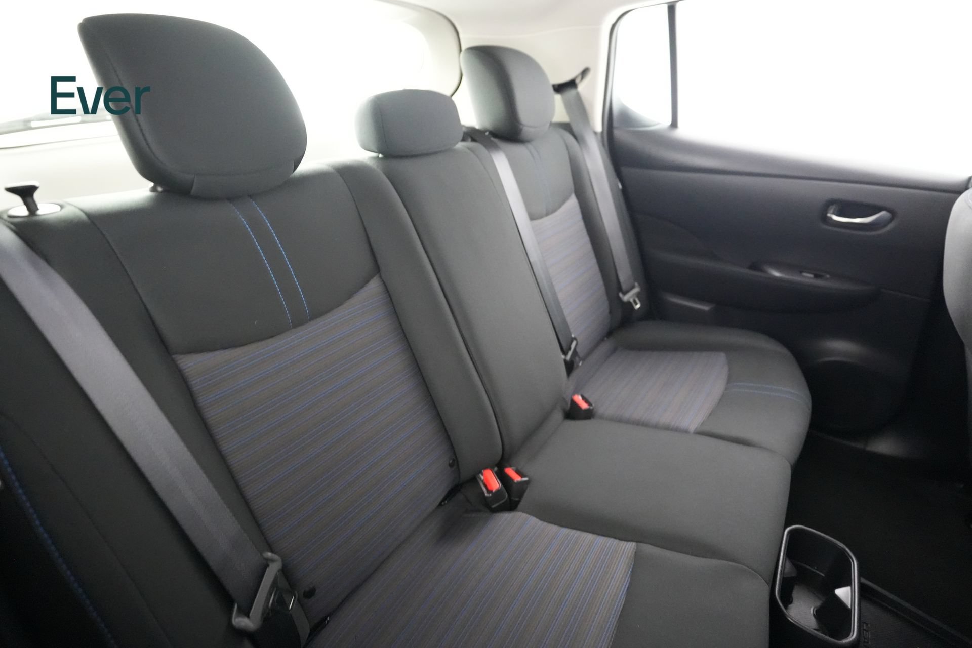 Used 2025 Nissan Leaf S FWD image 5