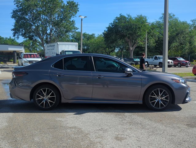 Used 2023 Toyota Camry SE image 4