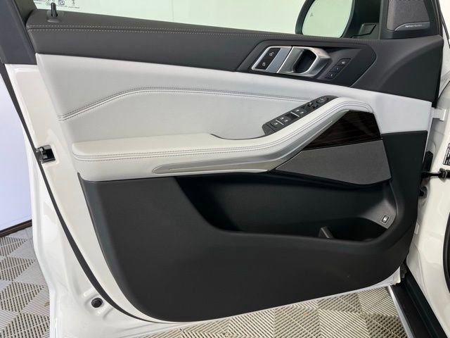 New 2026 BMW X5 xDrive50e AWD/4WD image 9