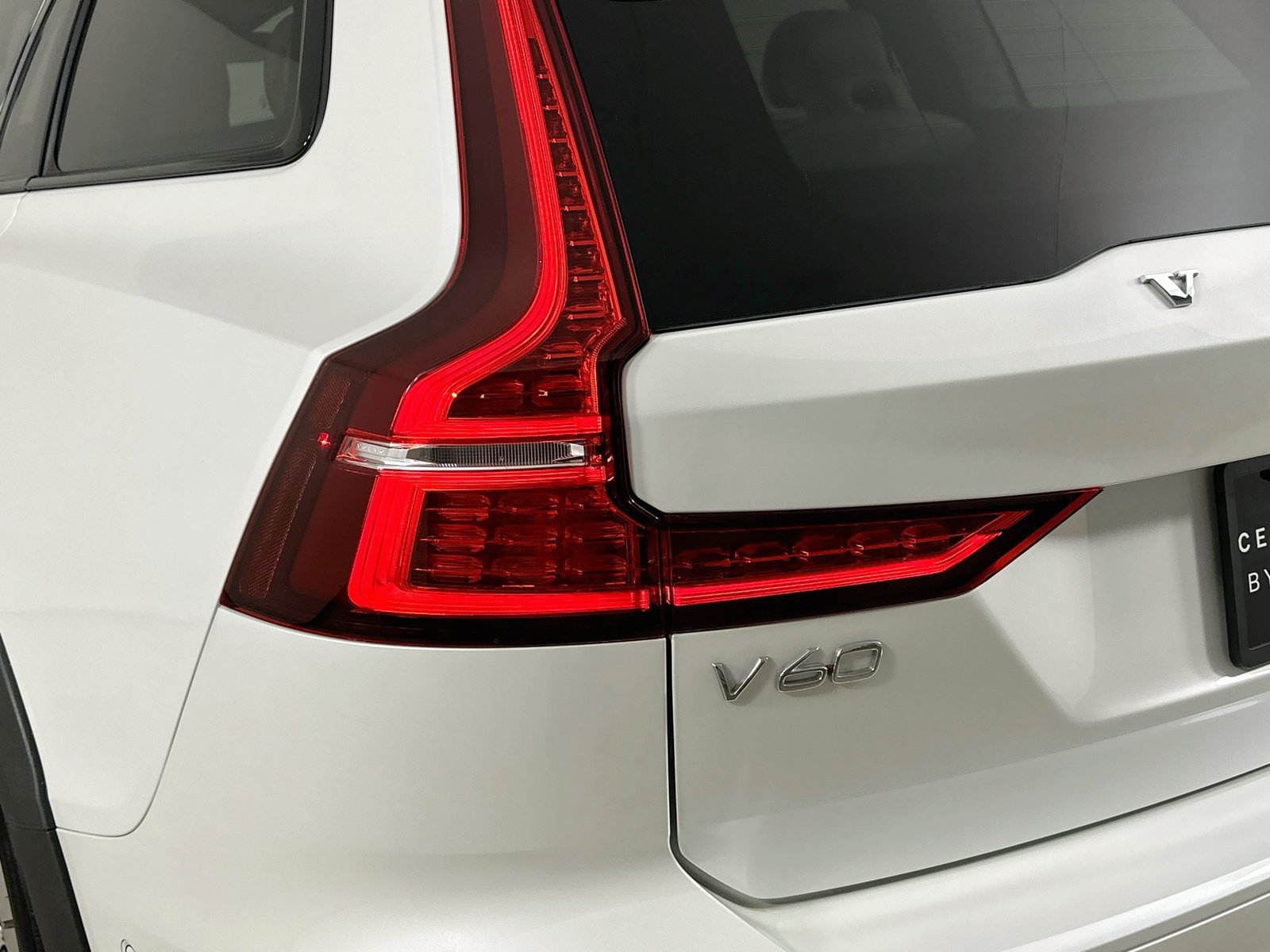Certified 2025 Volvo V60 B5 Cross Country Plus AWD/4WD image 12