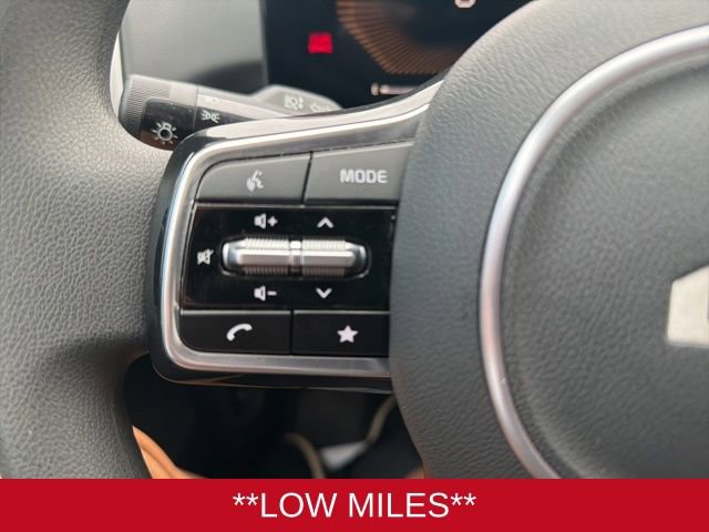 Used 2025 Kia Sorento LX image 12