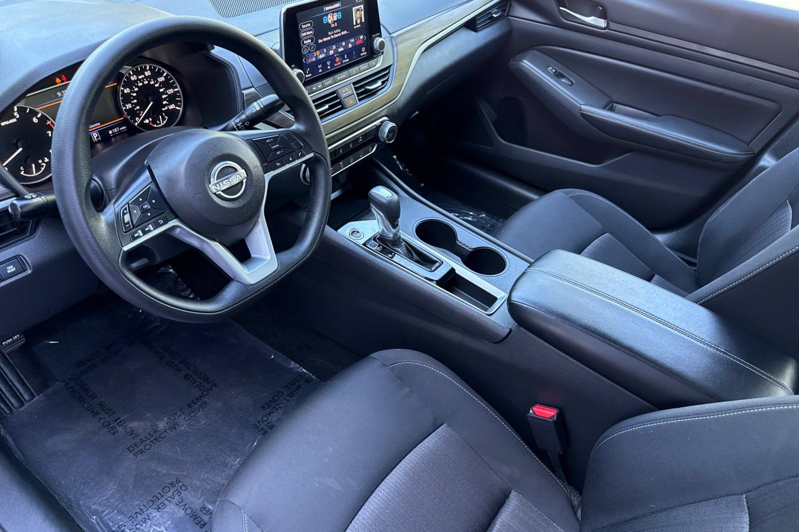 Used 2025 Nissan Altima 2.5 SV FWD image 11