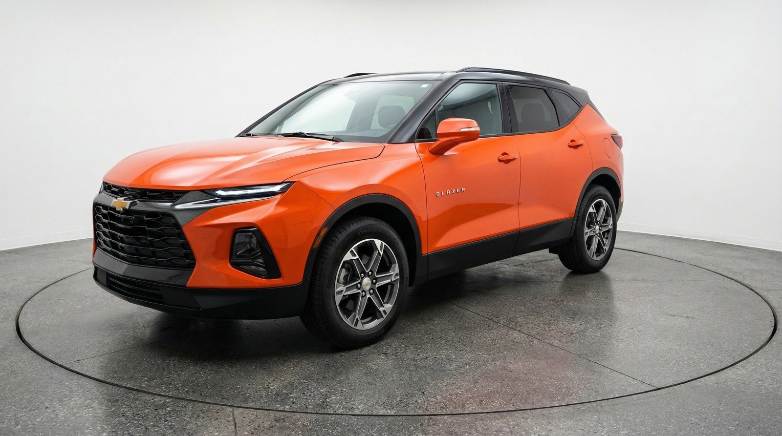 Used 2025 Chevrolet Blazer LT FWD image 2