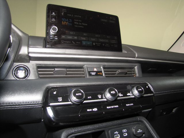 Certified 2024 Honda Pilot Touring image 7