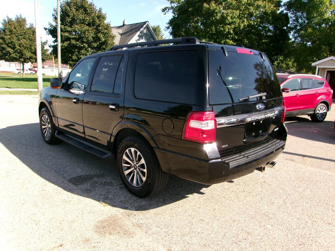Used 2017 Ford Expedition XLT w/ Equipment Group 201A image 5