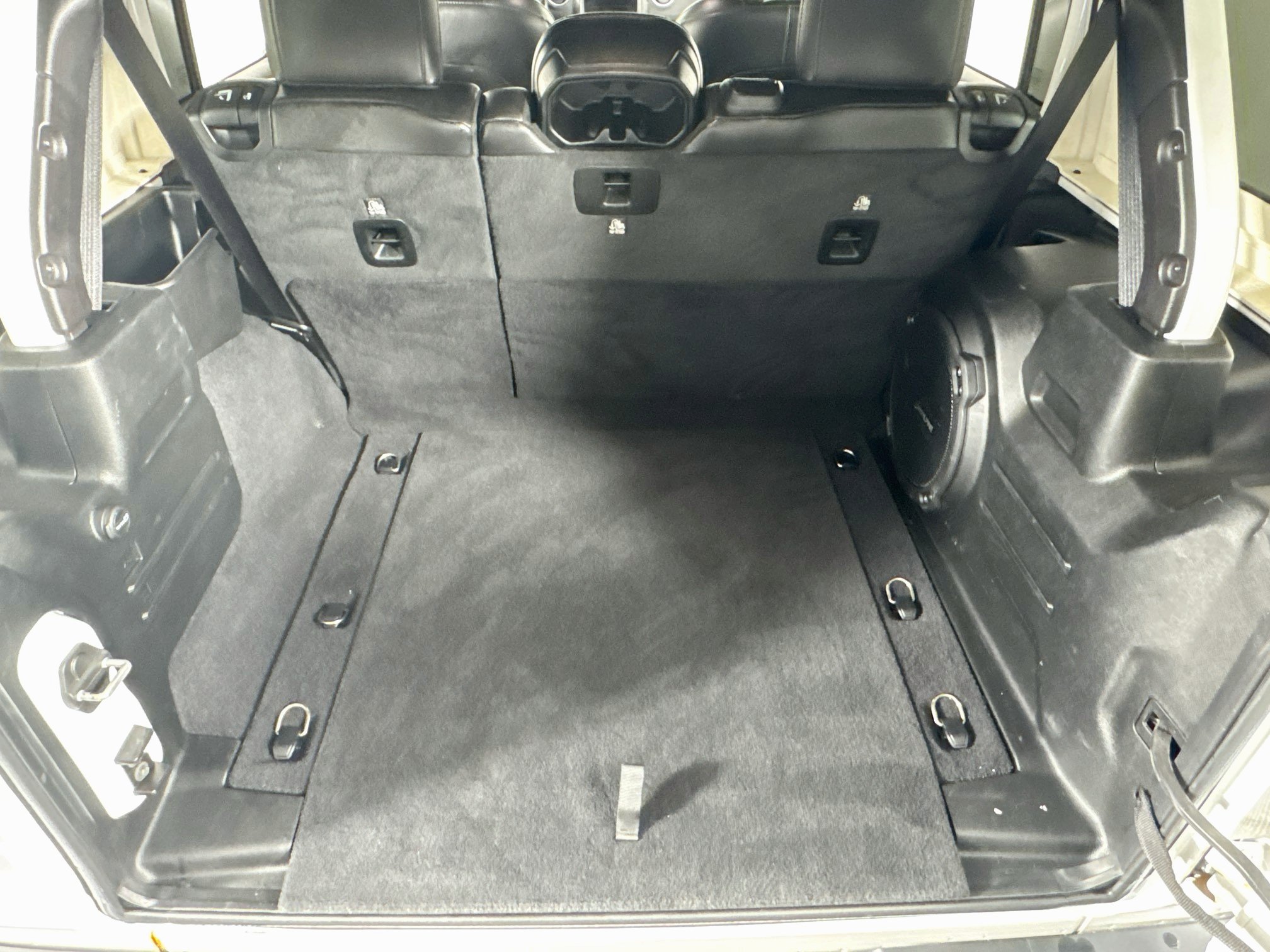 Used 2020 Jeep Wrangler Unlimited Sahara AWD/4WD image 21