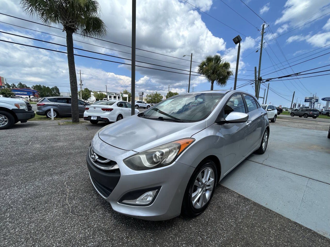 Used 2015 Hyundai Elantra GT FWD image 2