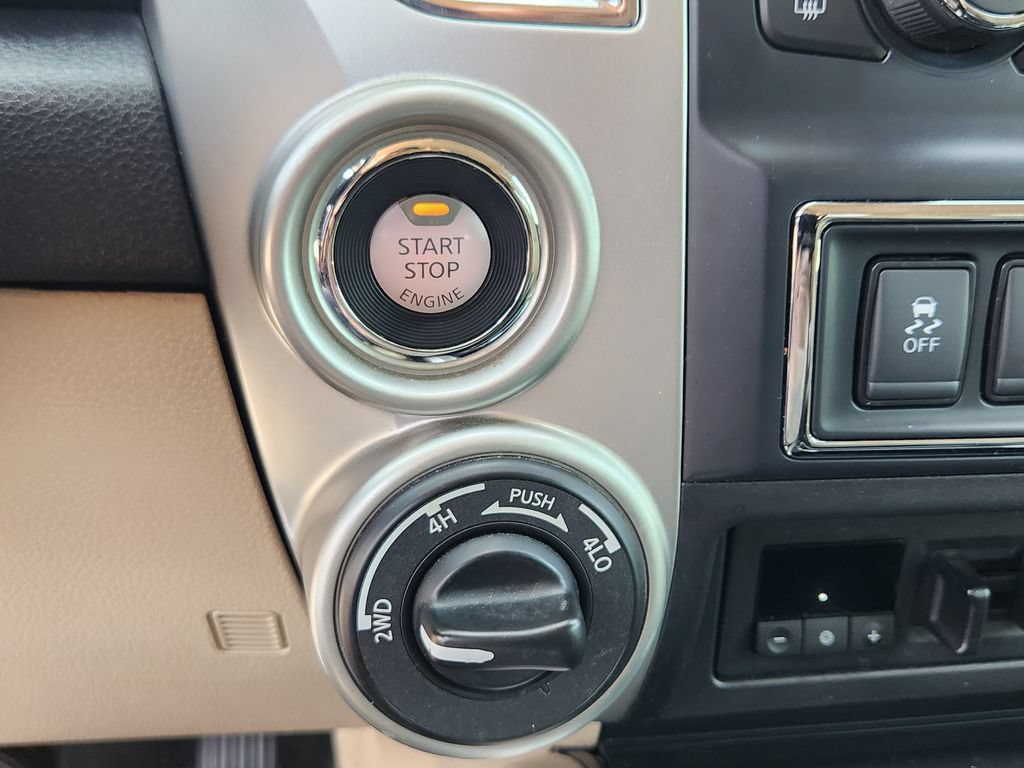 Used 2018 Nissan Titan SL w/ Chrome Package AWD/4WD image 12