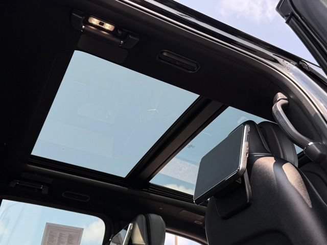 Used 2023 Lincoln Navigator L Reserve AWD/4WD image 6