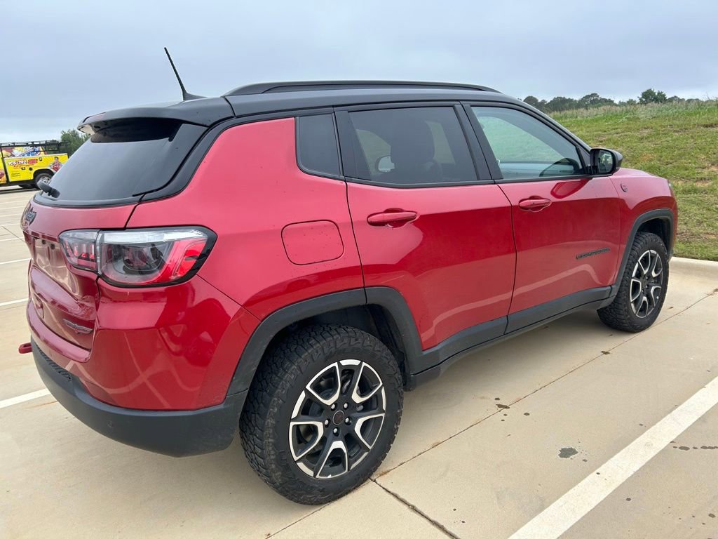 Used 2025 Jeep Compass Trailhawk AWD/4WD image 4