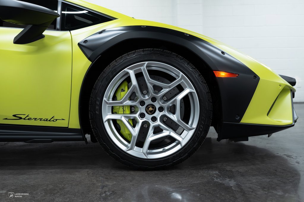 Used 2024 Lamborghini Huracan Sterrato image 20
