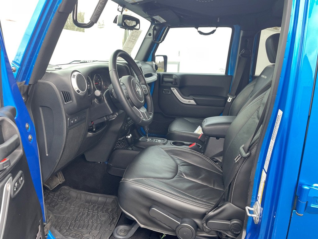 Used 2015 Jeep Wrangler Unlimited Rubicon w/ Connectivity Group image 12
