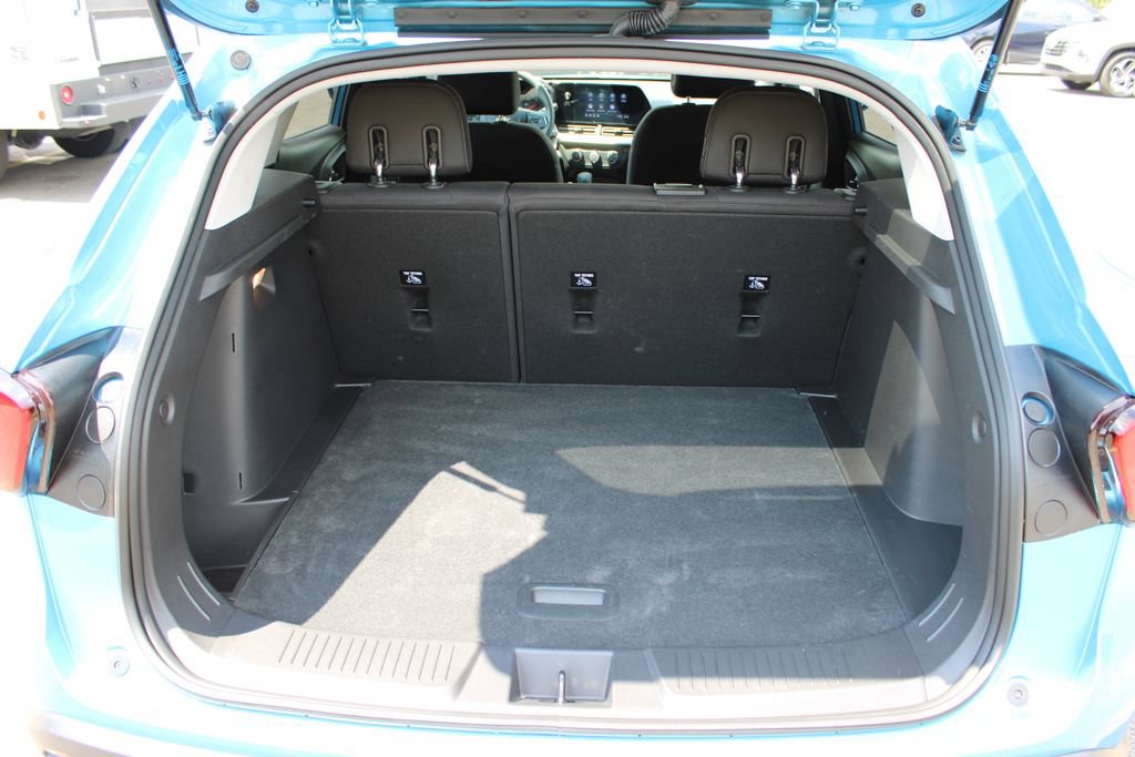 Certified 2025 Chevrolet Trax LS FWD image 29
