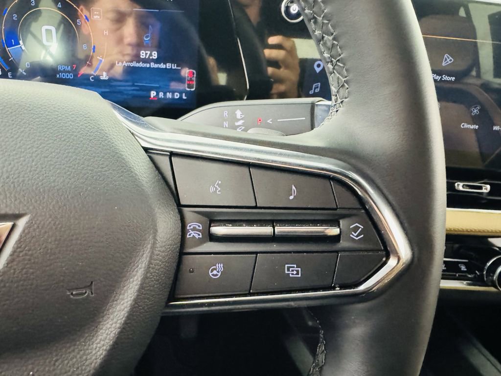 Used 2025 Chevrolet Equinox ACTIV w/ Safety and Technology Package image 14