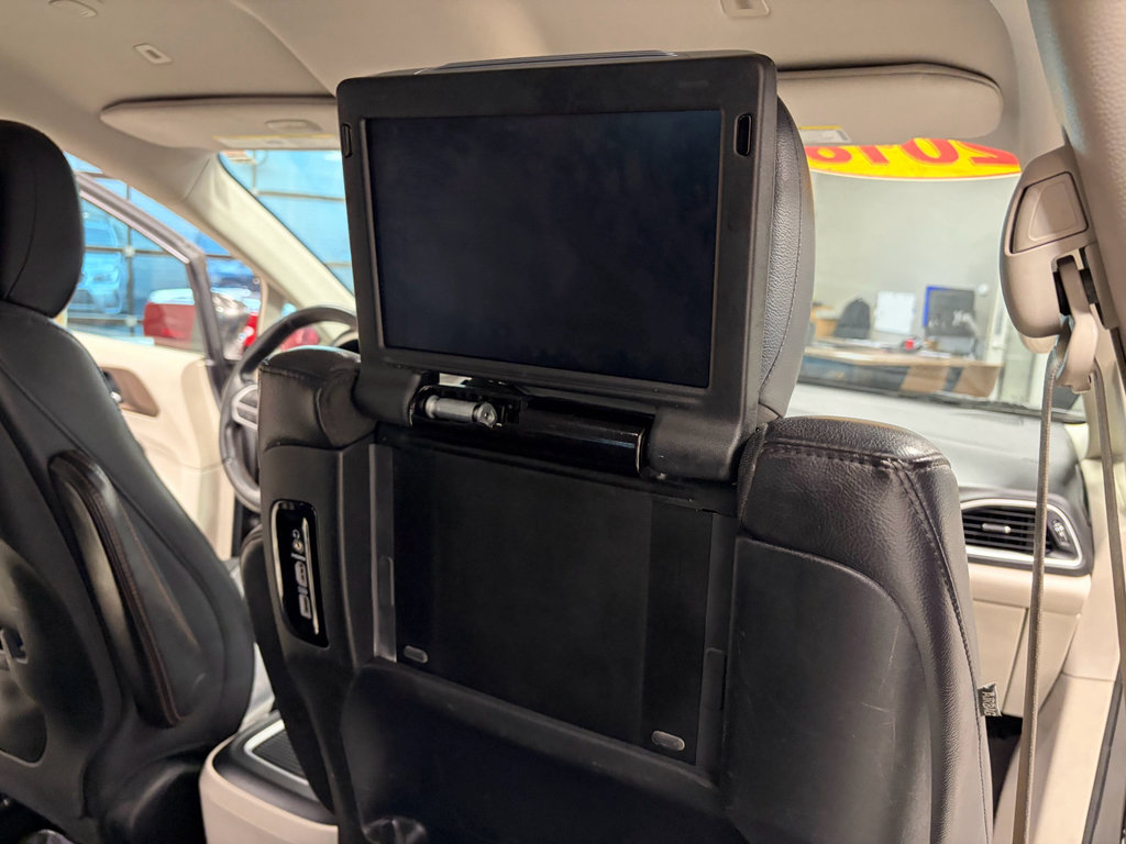 Used 2018 Chrysler Pacifica Touring-L Plus FWD image 11