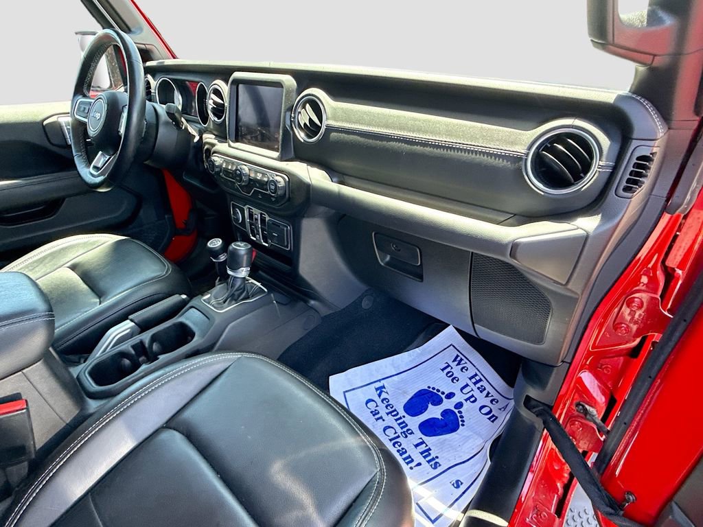 Used 2022 Jeep Wrangler Unlimited Sahara w/ Cold Weather Group AWD/4WD image 32