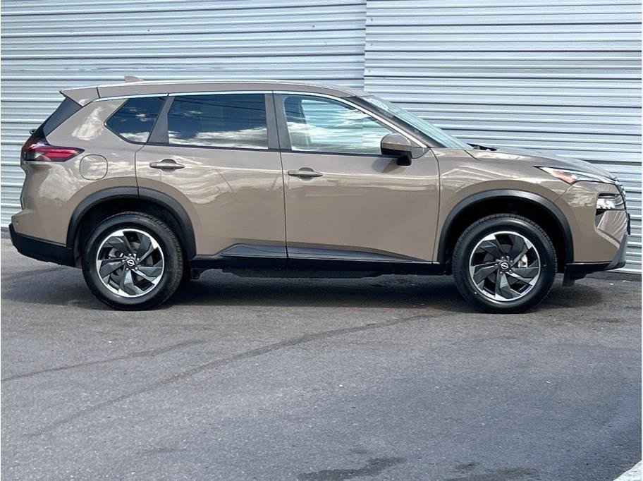 Used 2024 Nissan Rogue SV image 11