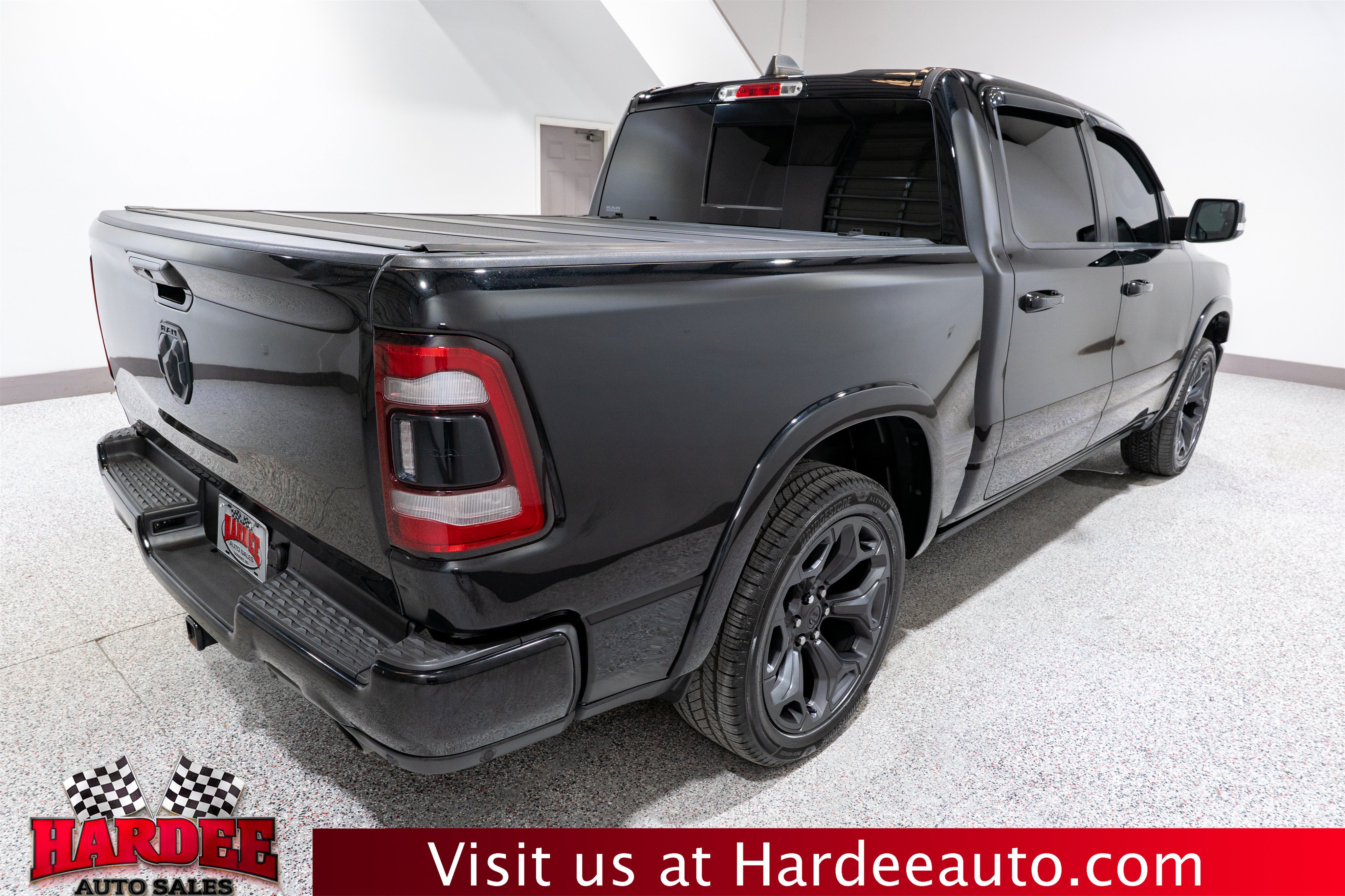 Used 2020 RAM 1500 Limited w/ Black Appearance Package AWD/4WD image 5