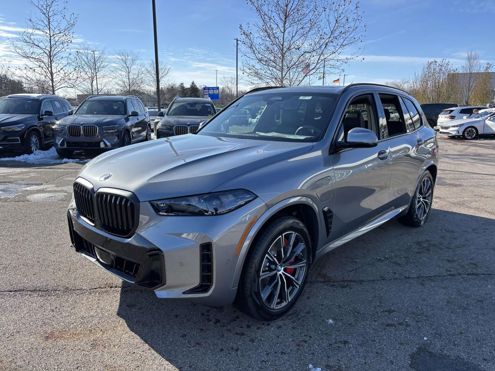 New 2026 BMW X5 xDrive50e w/ M Sport Package image 3