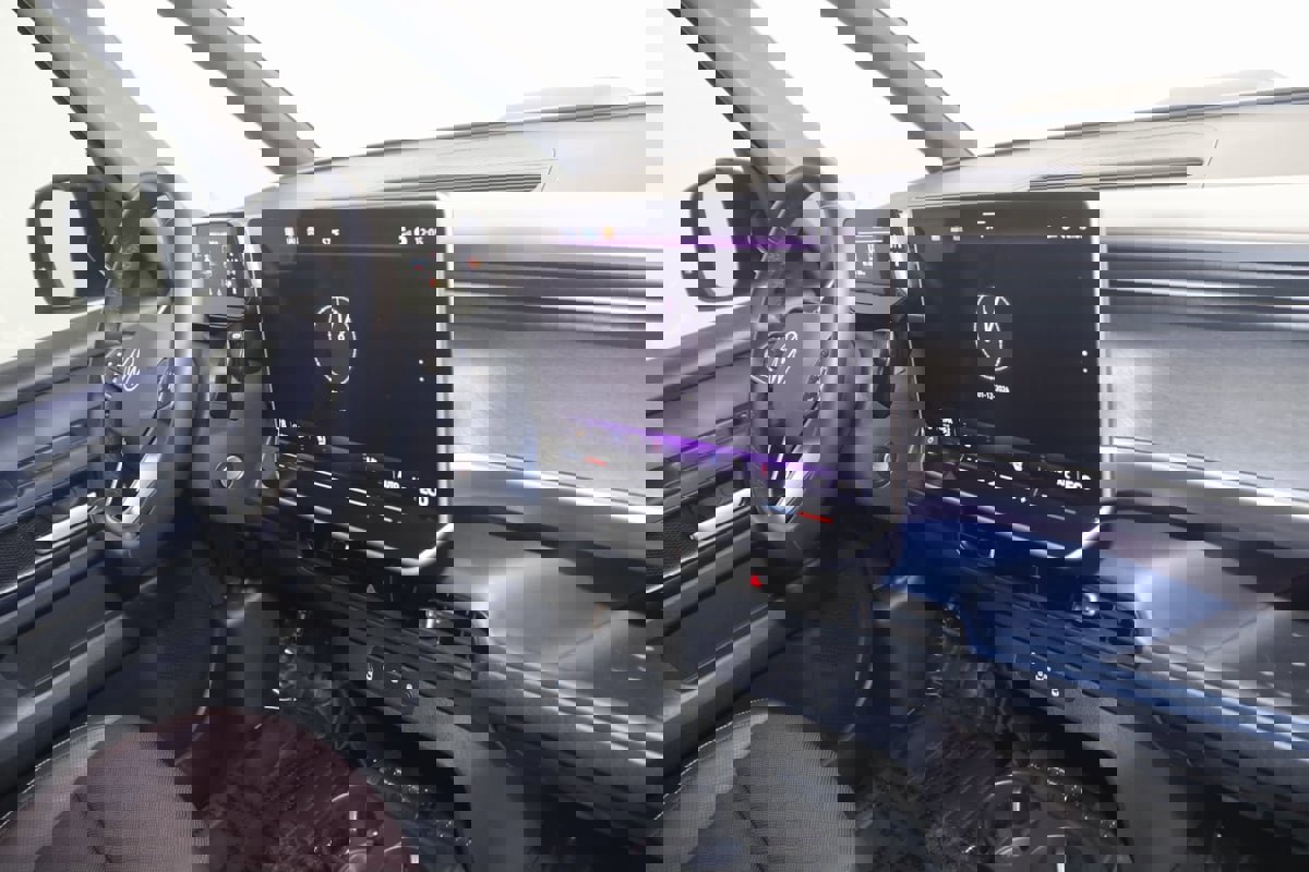 Used 2025 Volkswagen ID. Buzz Pro S image 45