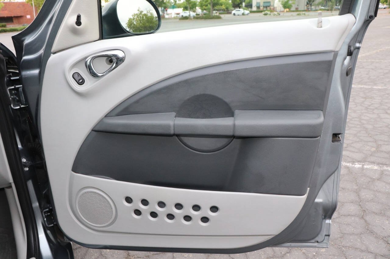 Used 2009 Chrysler PT Cruiser FWD image 14