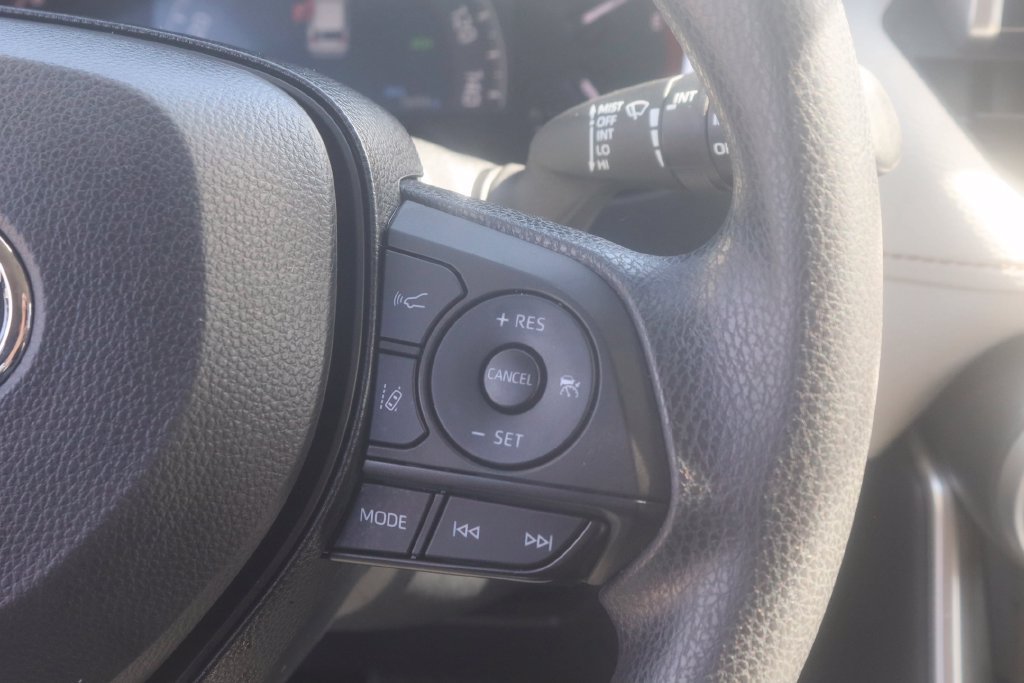Used 2025 Toyota RAV4 XLE AWD/4WD image 9