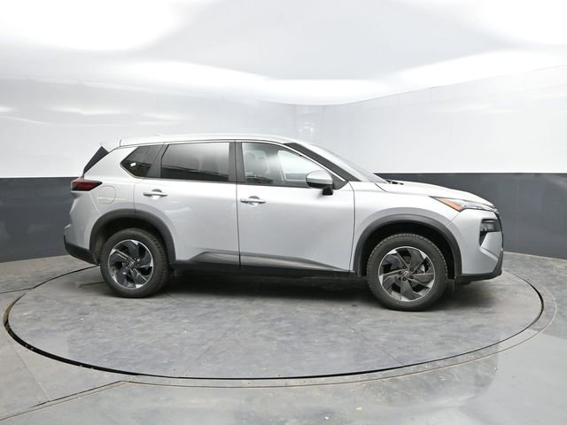Used 2025 Nissan Rogue SV AWD/4WD image 12