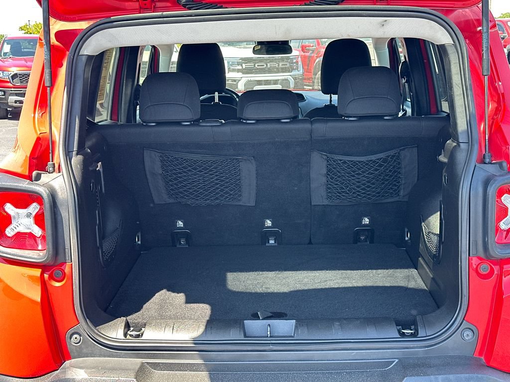 Used 2018 Jeep Renegade Latitude AWD/4WD image 18