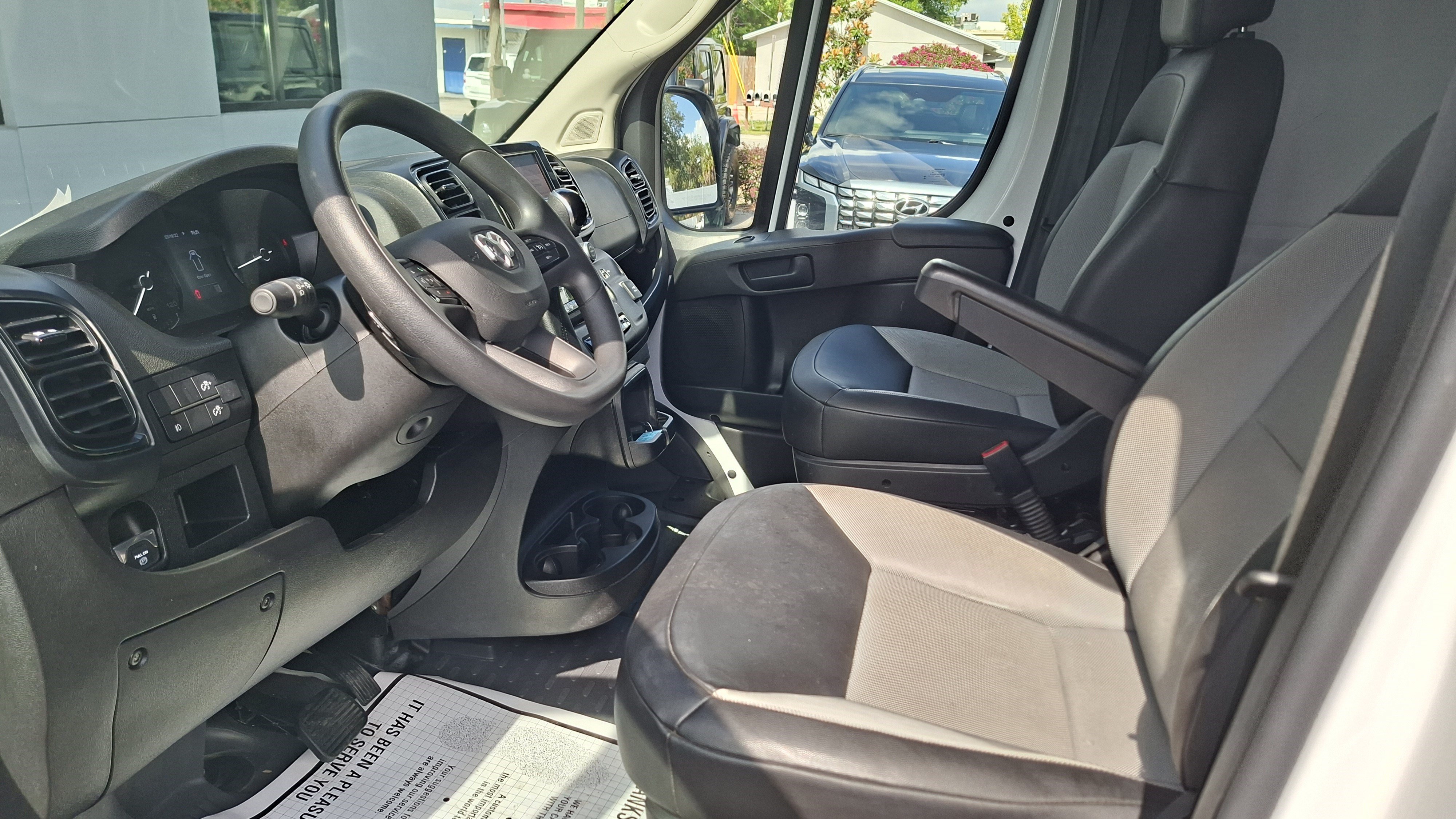 Used 2025 RAM ProMaster 2500 w/ Convenience Group FWD image 9