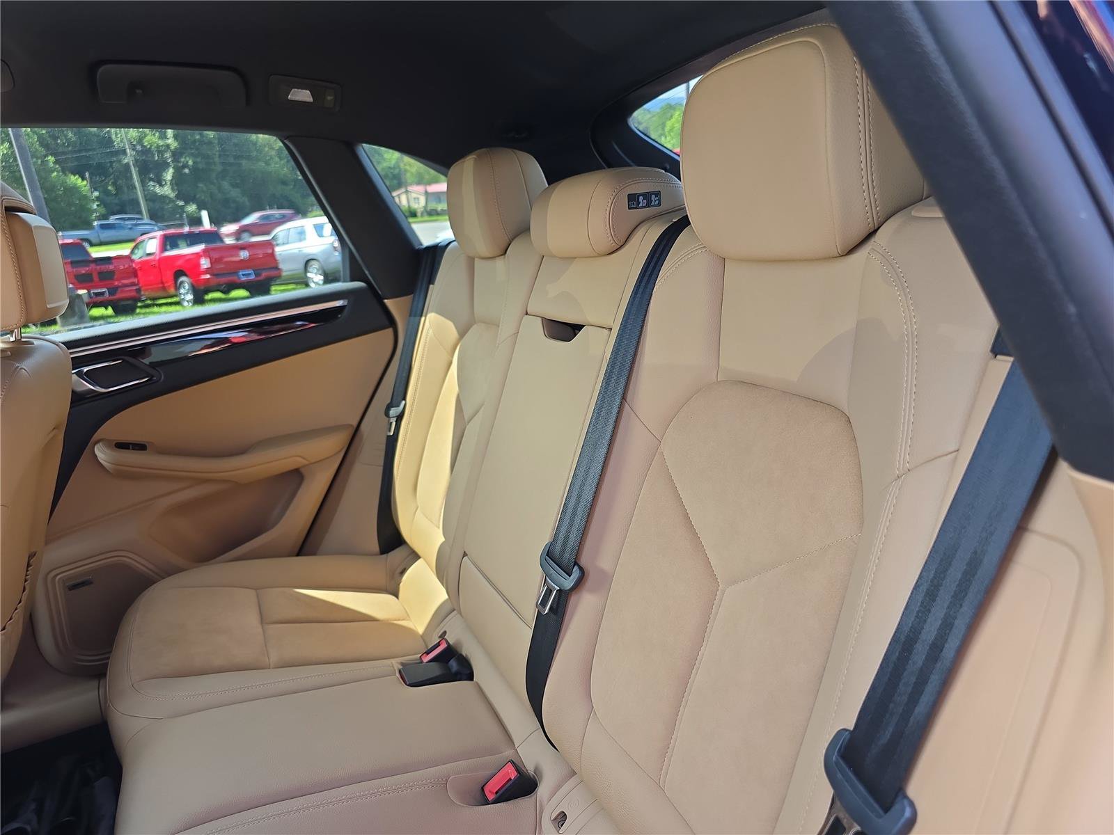 Used 2018 Porsche Macan AWD/4WD image 14