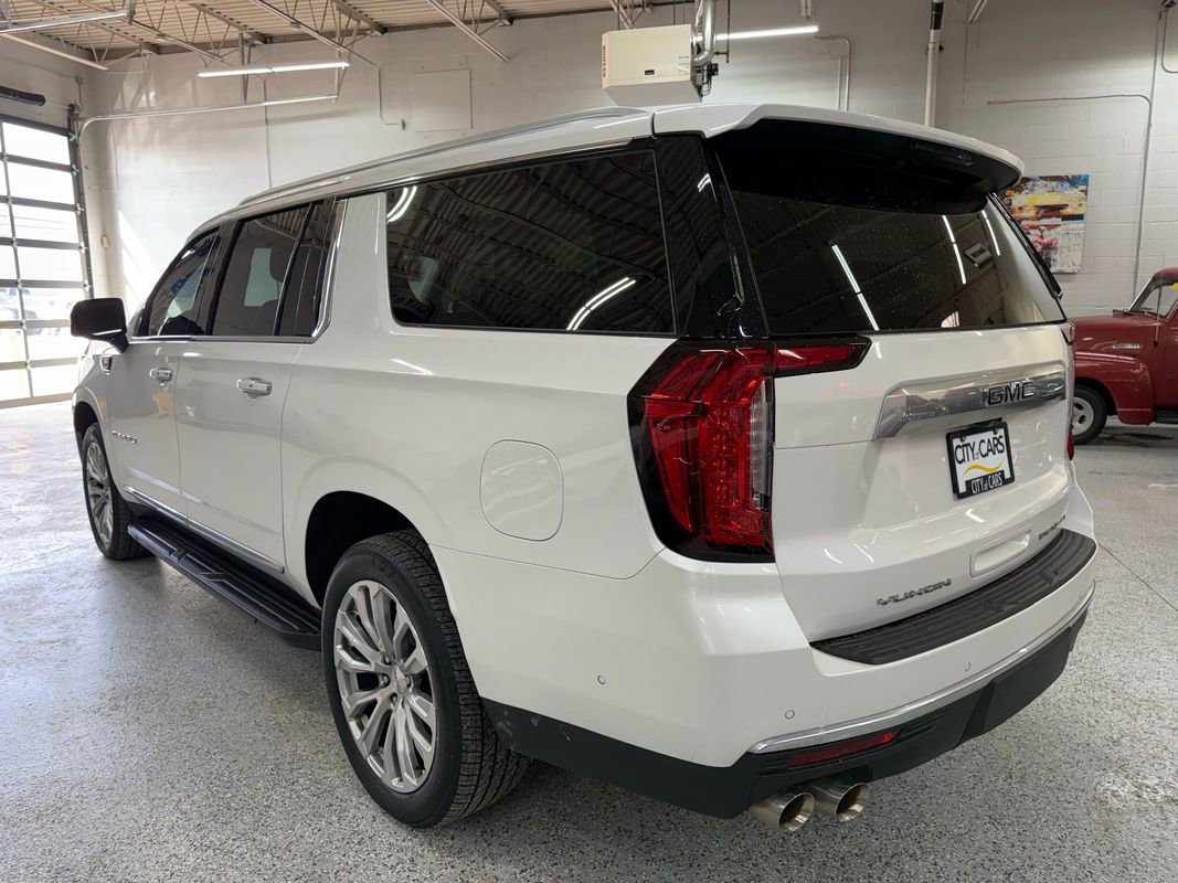 Used 2024 GMC Yukon XL Denali w/ Advanced Technology Package image 3