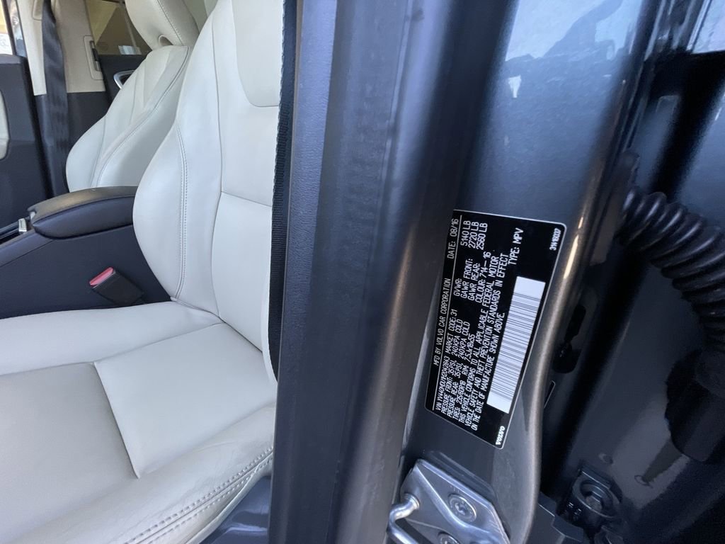 Used 2017 Volvo XC60 T5 Inscription w/ Preferred Option Package image 32