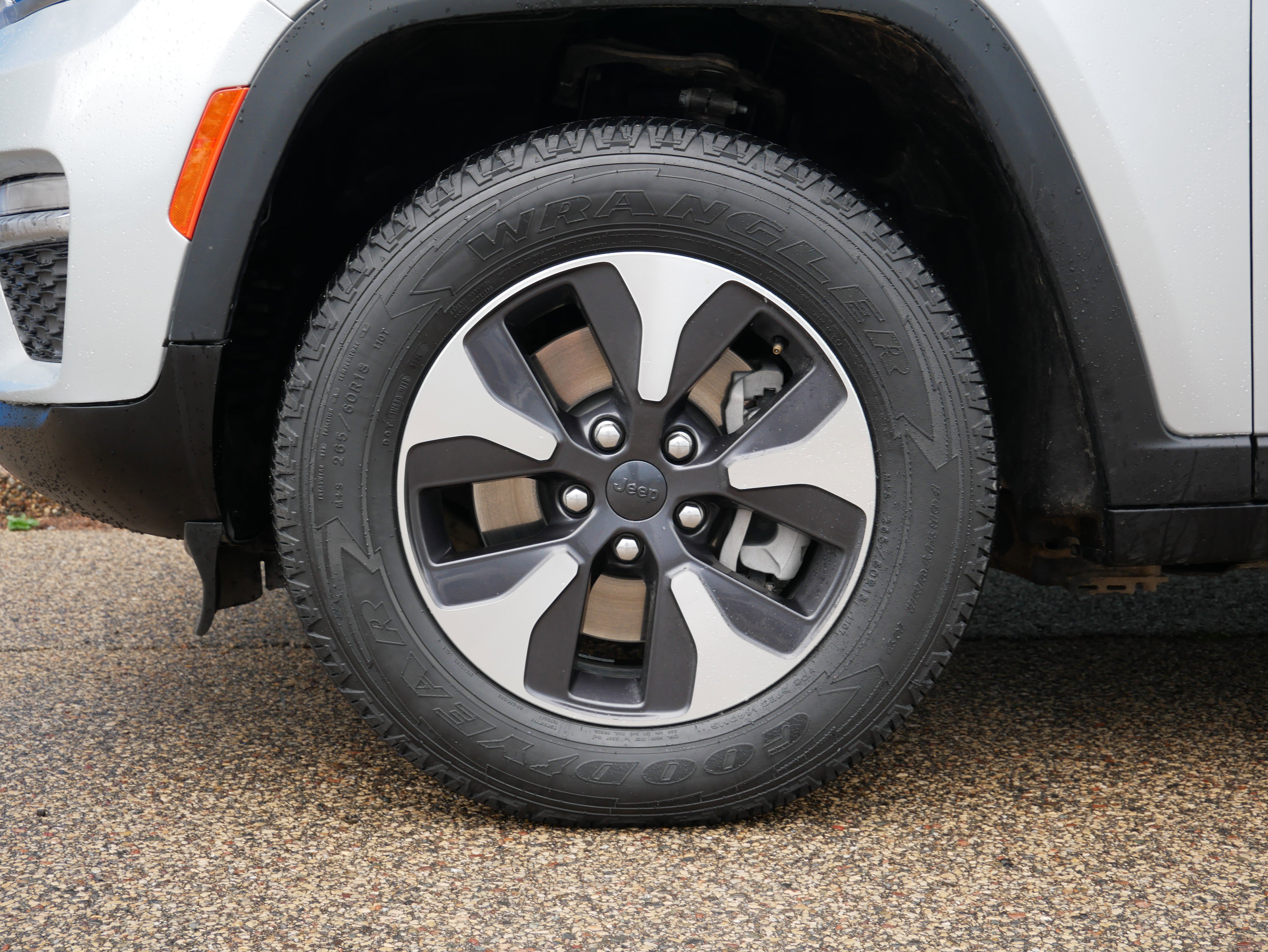 Used 2024 Jeep Grand Cherokee Limited 4xe image 7