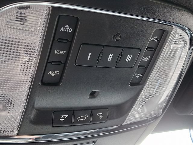 Used 2015 Jeep Grand Cherokee Limited w/ Luxury Group II AWD/4WD image 25