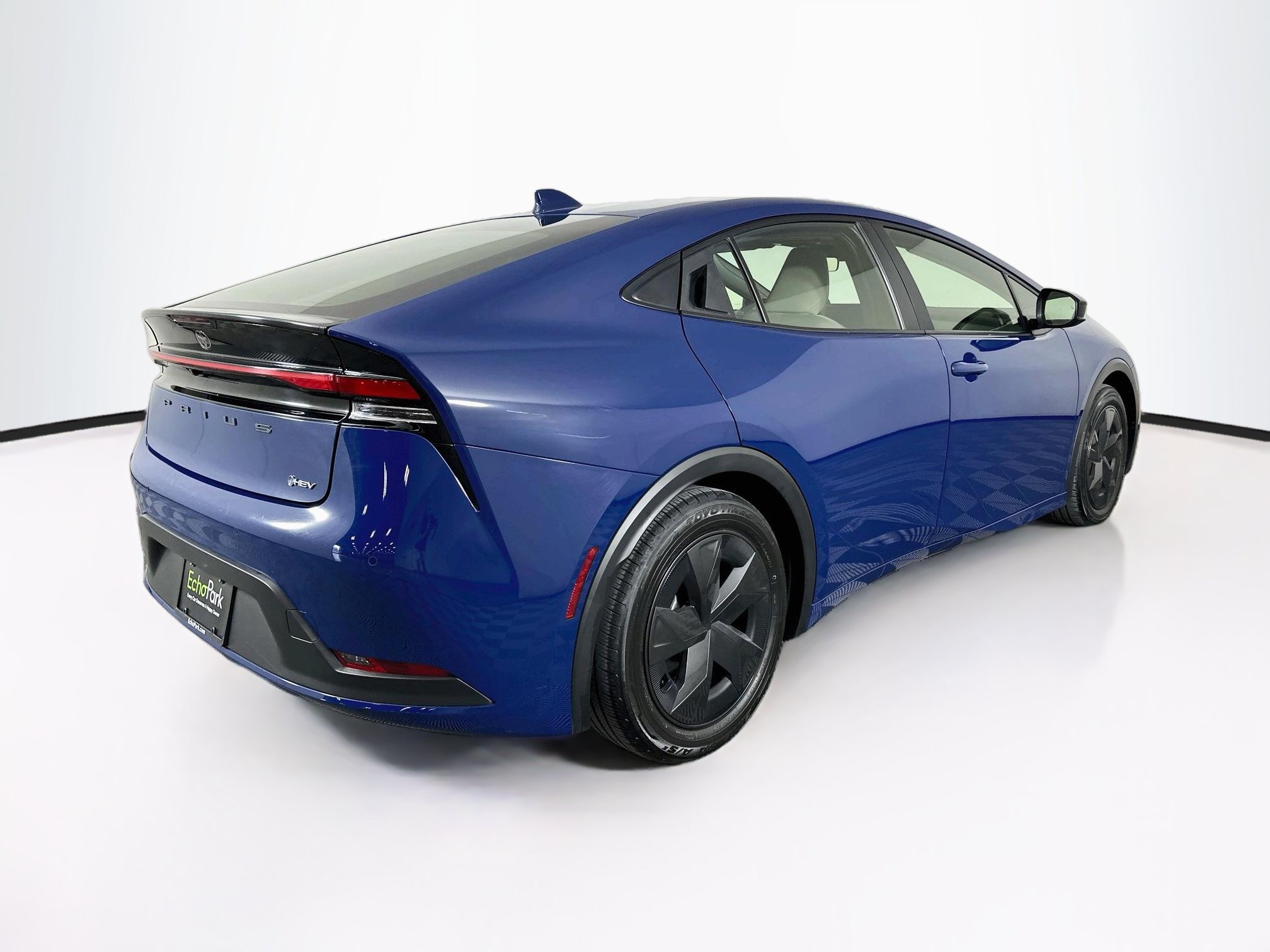 Used 2025 Toyota Prius LE FWD image 9