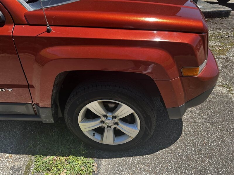 Used 2012 Jeep Patriot Latitude w/ Sun/Sound Group AWD/4WD image 7