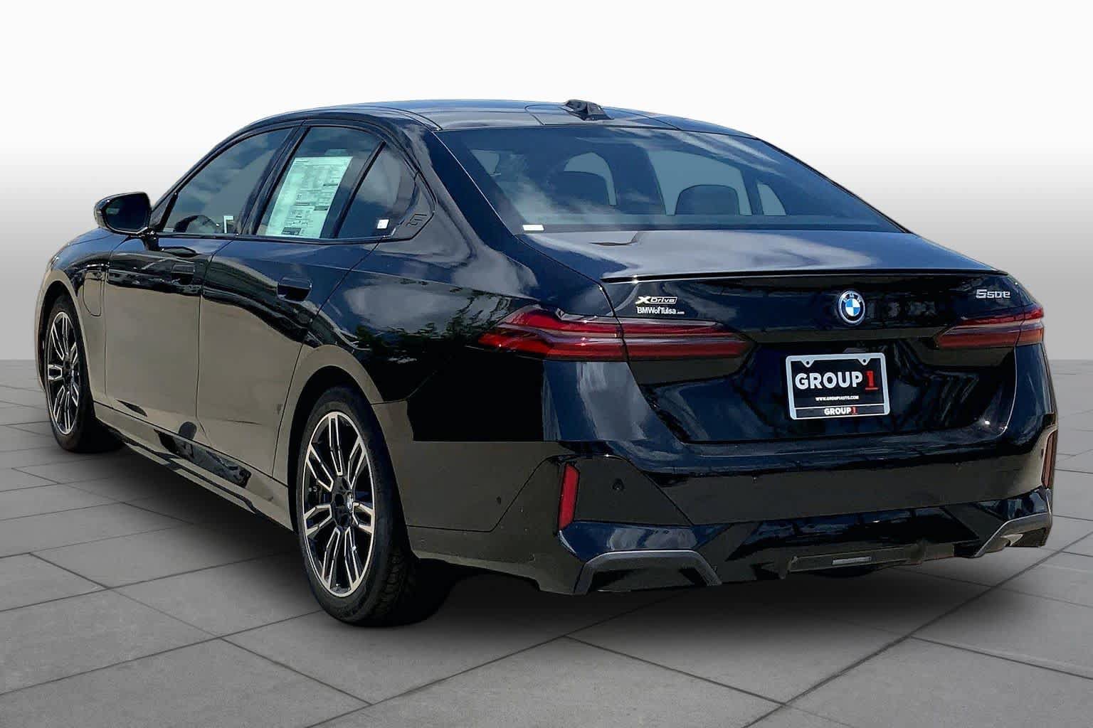 New 2026 BMW 550e xDrive w/ Premium Package AWD/4WD image 11