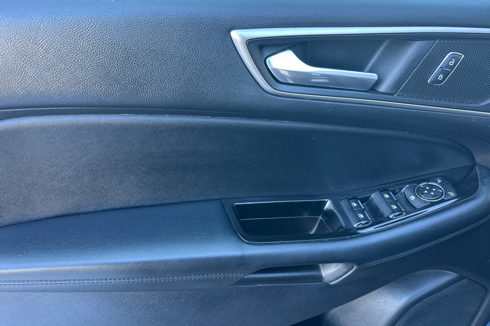 Used 2017 Ford Edge SEL w/ Equipment Group 201A FWD image 11