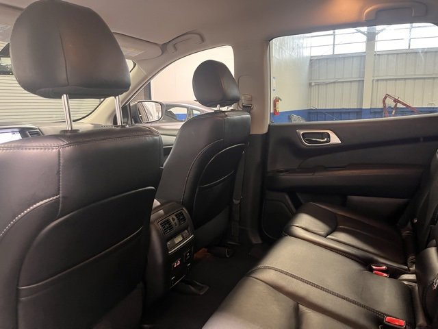 Used 2020 Nissan Pathfinder SL image 18