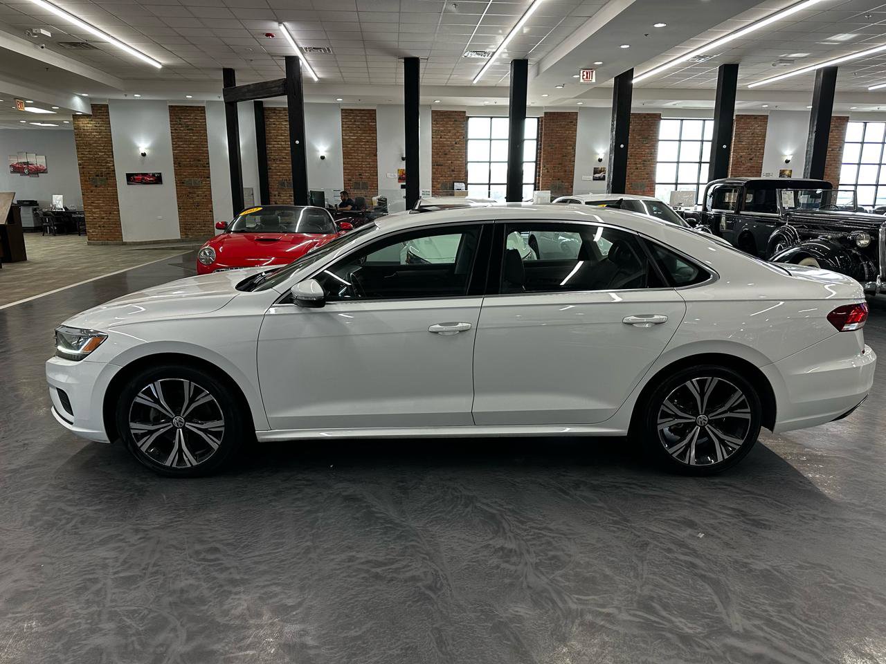 Used 2021 Volkswagen Passat 2.0T SE FWD image 8
