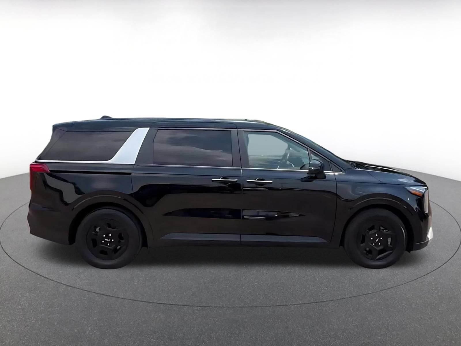 Used 2026 Kia Carnival FWD image 13